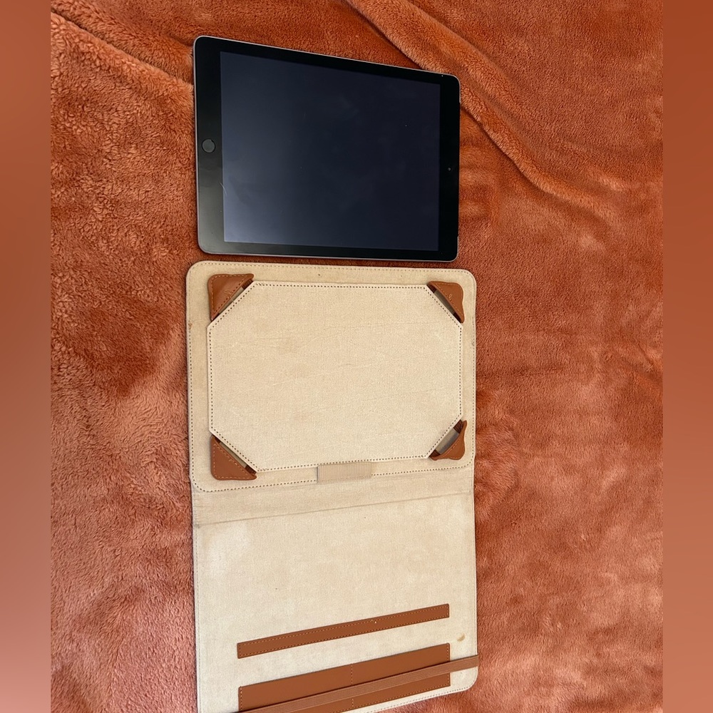 ipad 5th Gen (32gb) silver